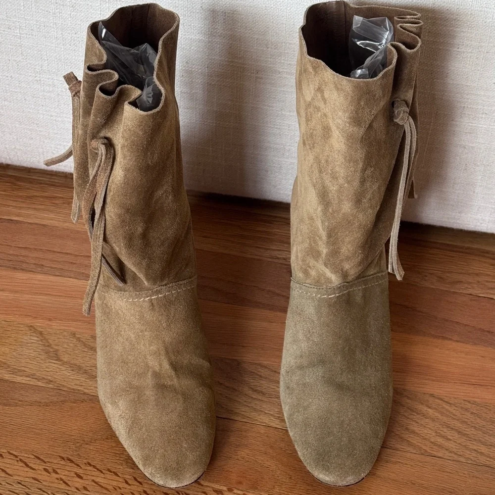 Tory Burch gigi tan suede bootie size‎ 8 1/2
